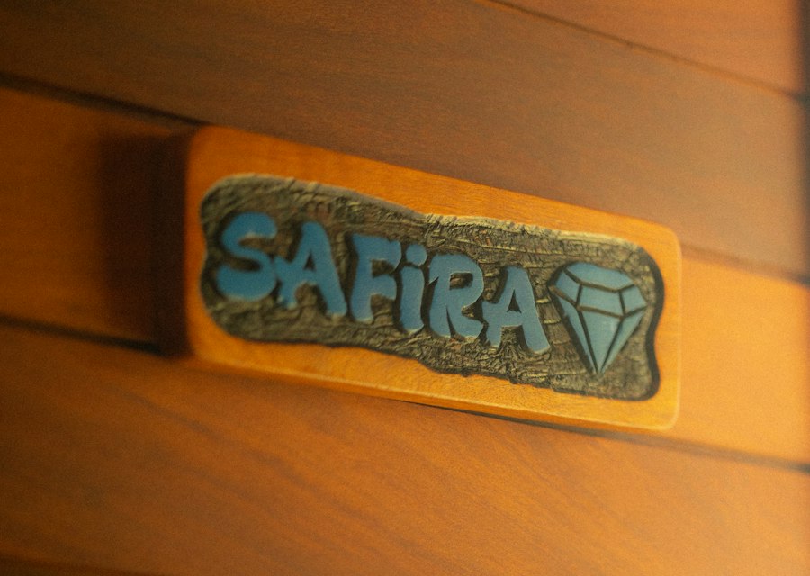 Placa de identificação em MDF